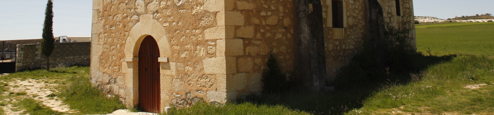 Fotografía de la iglesia y el cementerio de Brazacorta