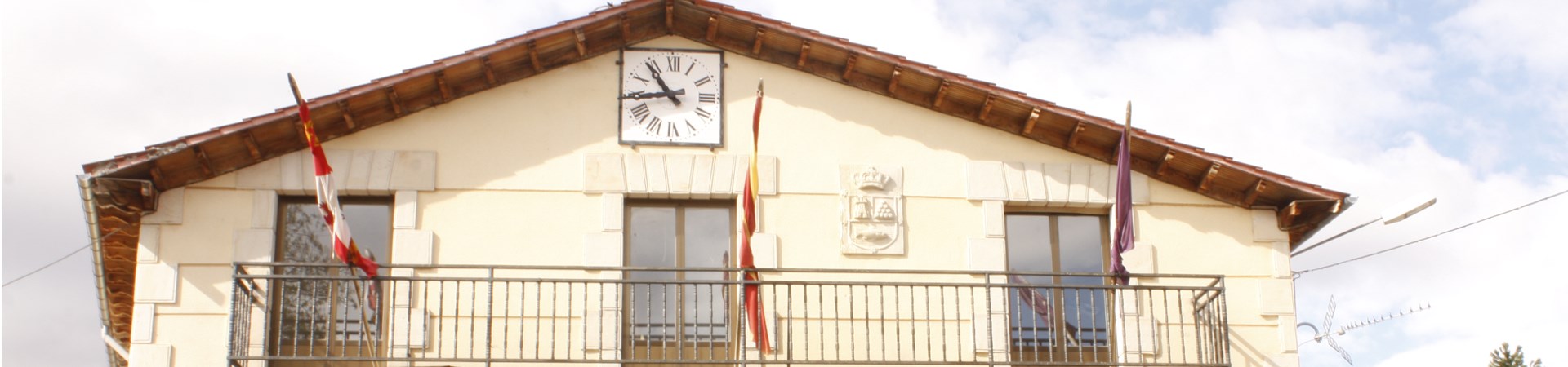 Fachada de la casa consistorial de Barbadillo del Pez